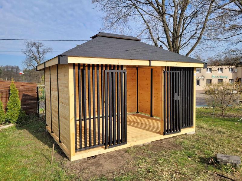 Dekoracje i osłony w altanie