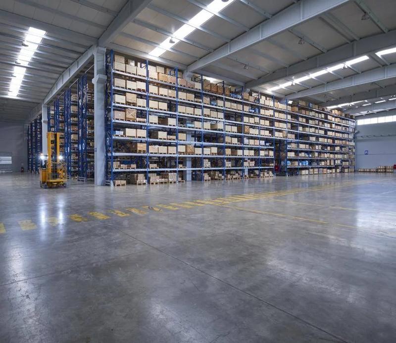 Nowoczesne posadzki przemysłowe: zrewolucjonizuj swoją przestrzeń roboczą