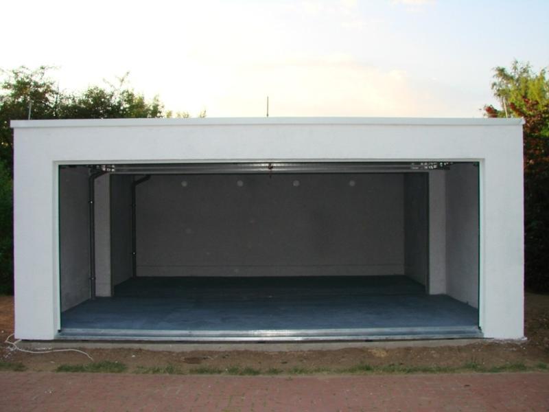 Porównanie garażu z płyt betonowych