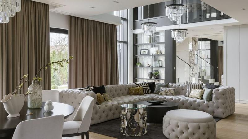 Kolory i materiały w salonie