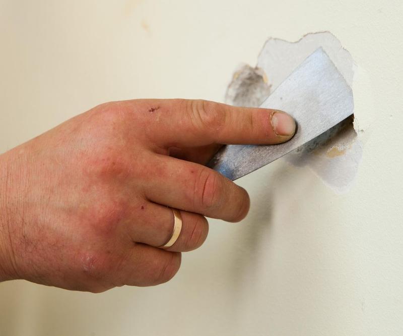 Wypełnianie ubytków w ścianach