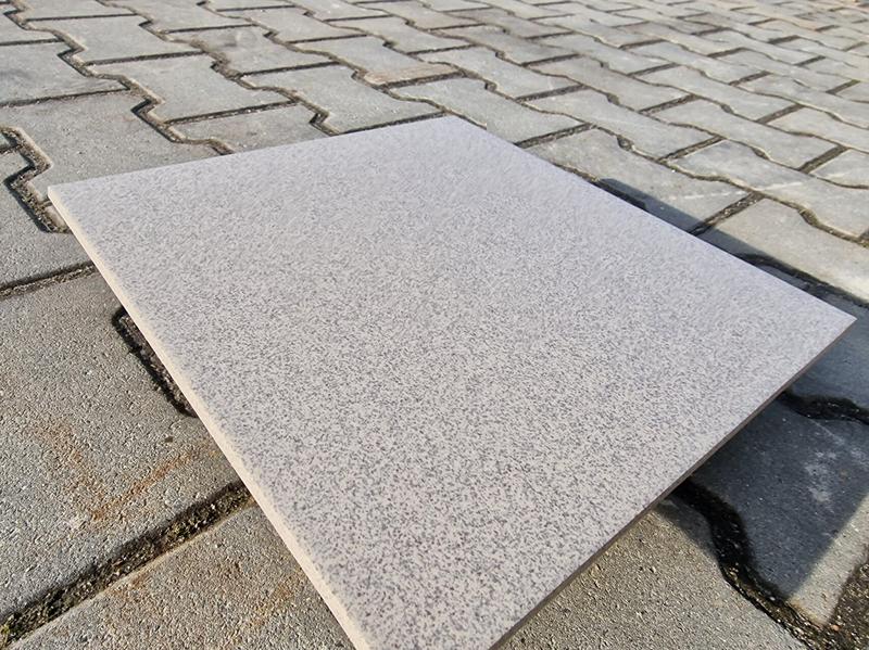 Gres techniczny – odkryj jego właściwości i zastosowania w nowoczesnym budownictwie