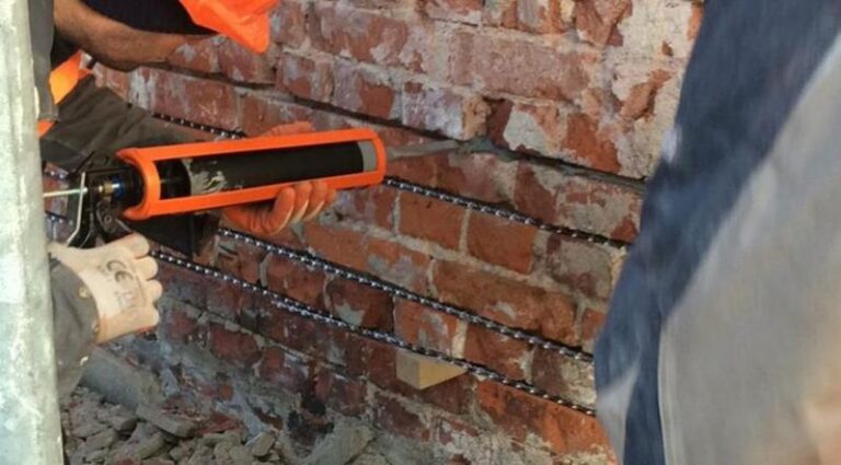 Skuteczne metody na naprawę dziur i ubytków w ścianie