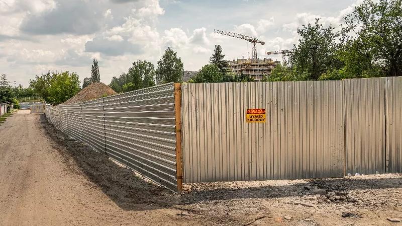 Koszty ogrodzenia budowy