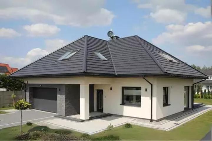 Jak obliczyć koszt m2 dachówki – porady i wskazówki dla inwestorów