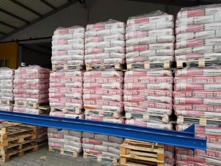 Jak ustalić, ile waży paleta cementu i dlaczego to ważne?