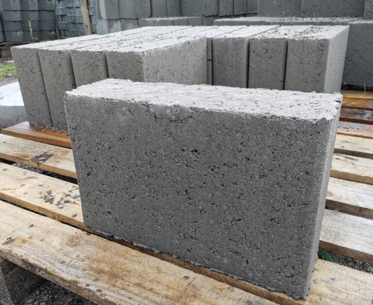 Jakie są wagi bloczków betonowych? Sprawdź, ile naprawdę waży jeden bloczek!