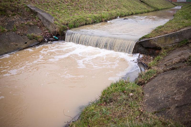 Przyczyny zanieczyszczenia wody w kranie