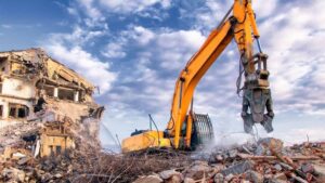 Koszt usług rozbiórkowych – ile wydasz na wyburzenia budynków?