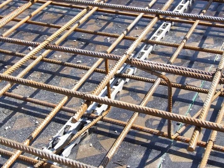 Skuteczne sposoby łączenia prętów zbrojeniowych – odkryj najlepsze techniki łączeń